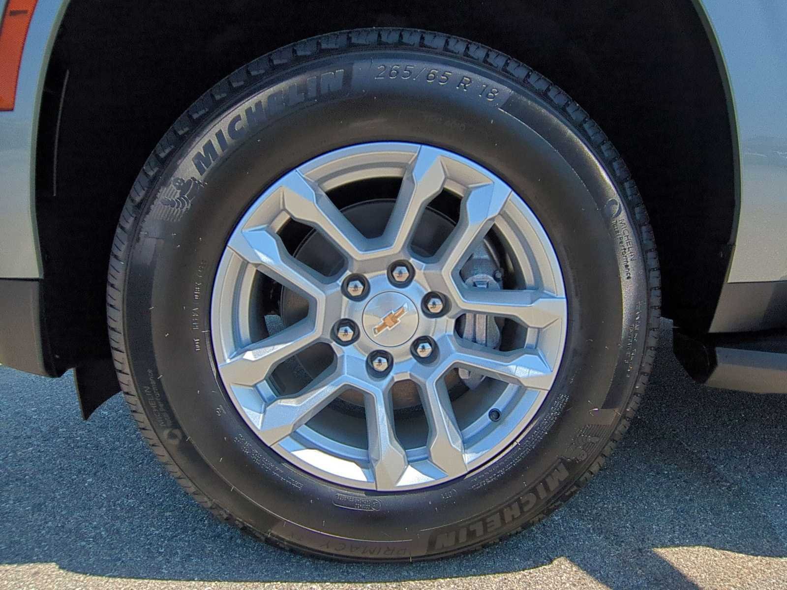 New 2026 Chevrolet Suburban LS RWD image 29
