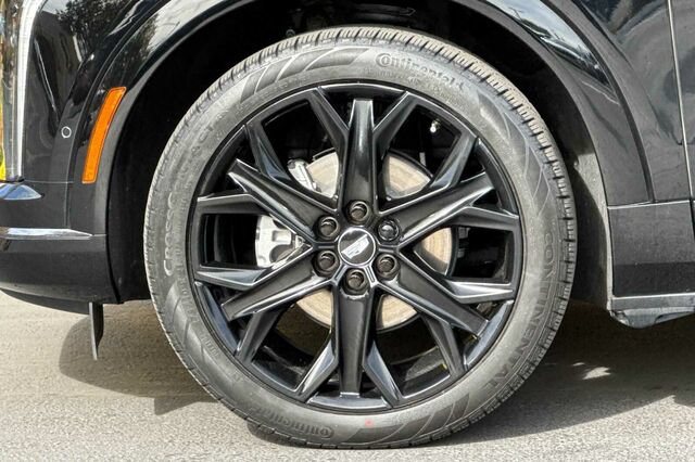 Certified 2025 Cadillac Optiq Sport 2 w/ LPO, ONYX Package AWD/4WD image 25