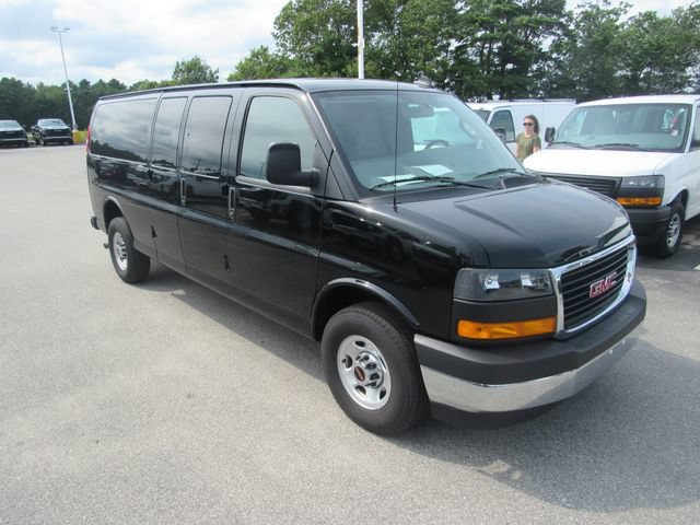 Used 2025 GMC Savana 3500 Extended w/ Driver Convenience Package RWD image 3