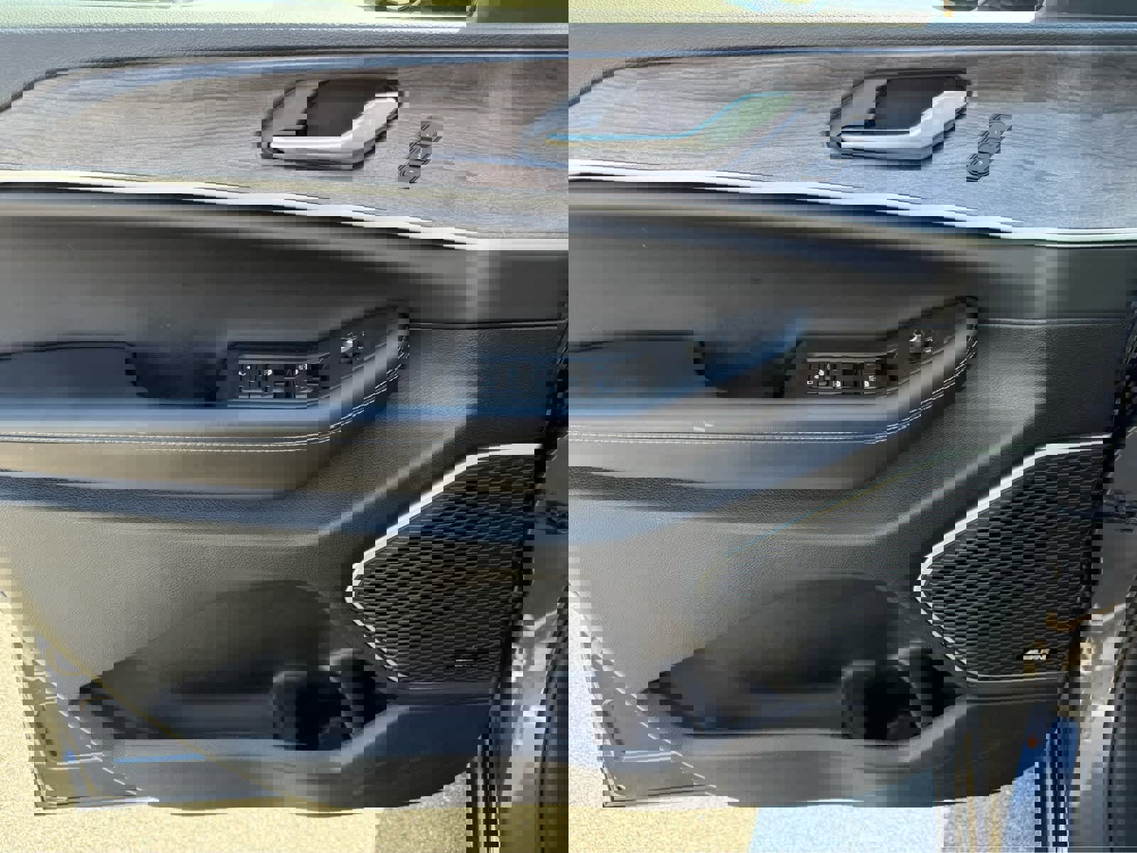 Used 2023 Jeep Grand Cherokee 4WD 4xe image 10