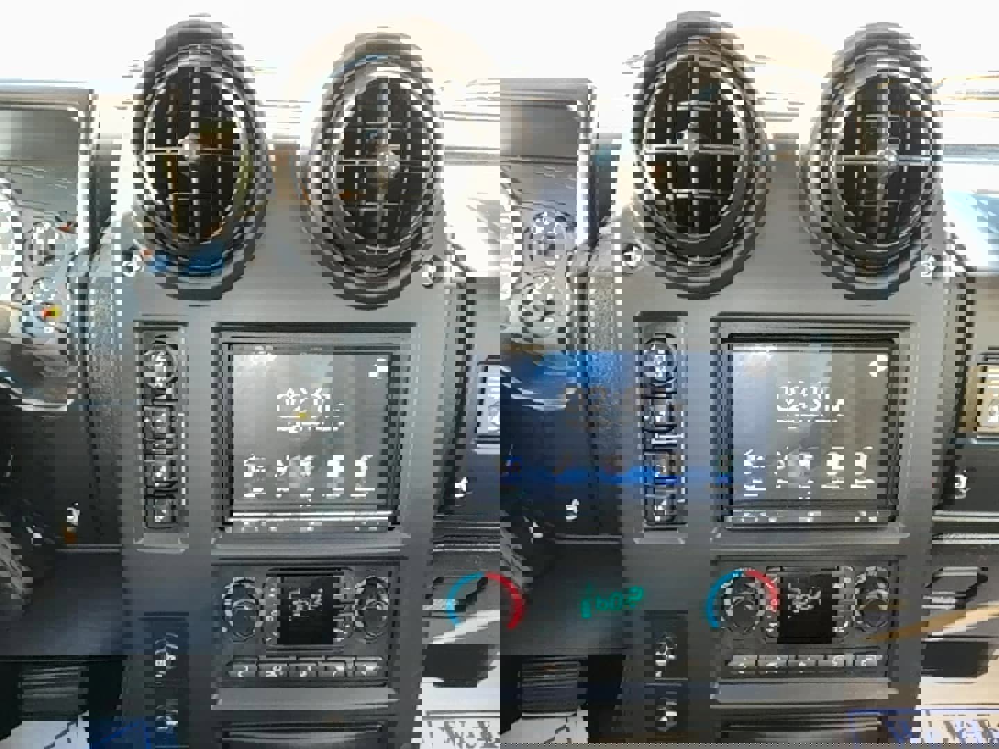 Used 2005 HUMMER H2 SUT w/ Preferred Equipment Group image 31