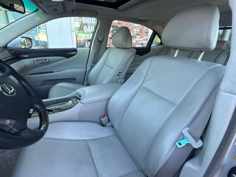 Used 2007 Lexus LS 460 L w/ Luxury Pkg RWD image 12