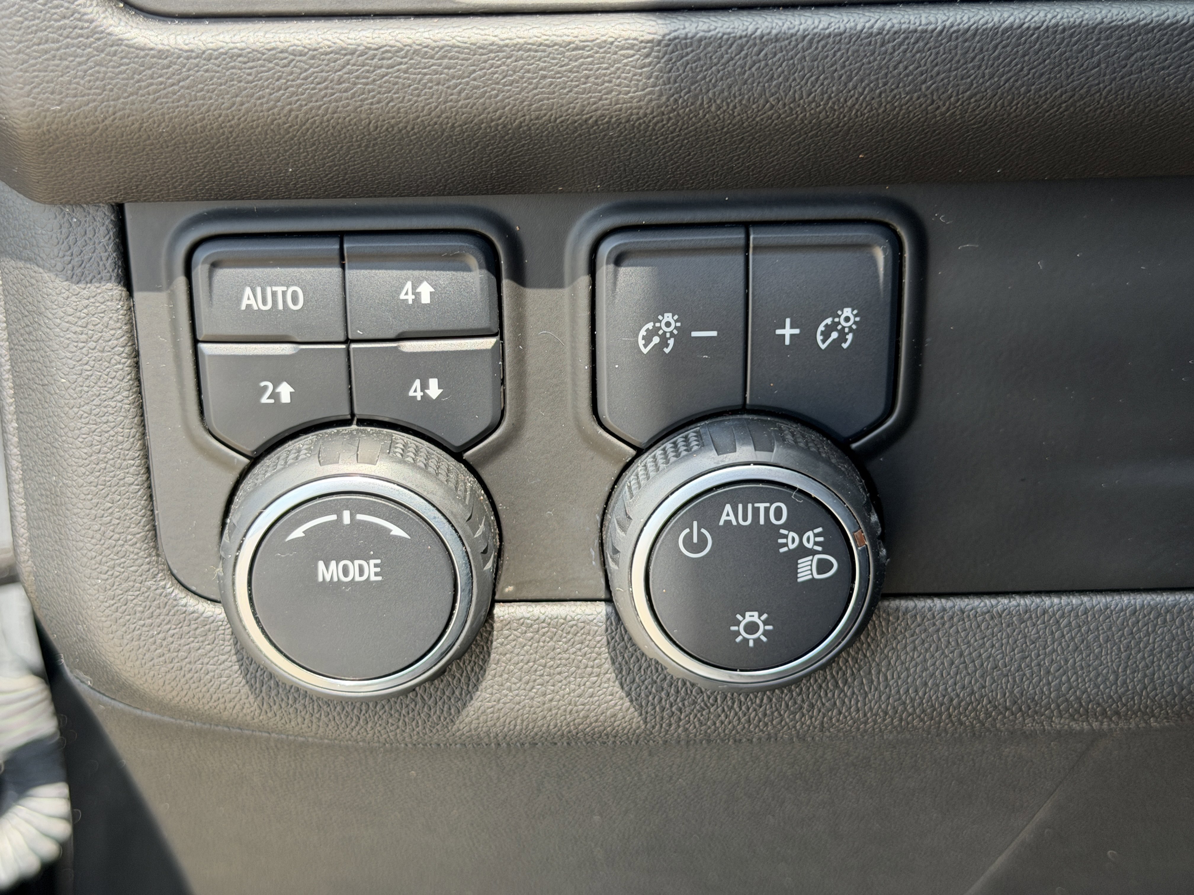 Used 2021 Chevrolet Tahoe Z71 w/ Luxury Package AWD/4WD image 30