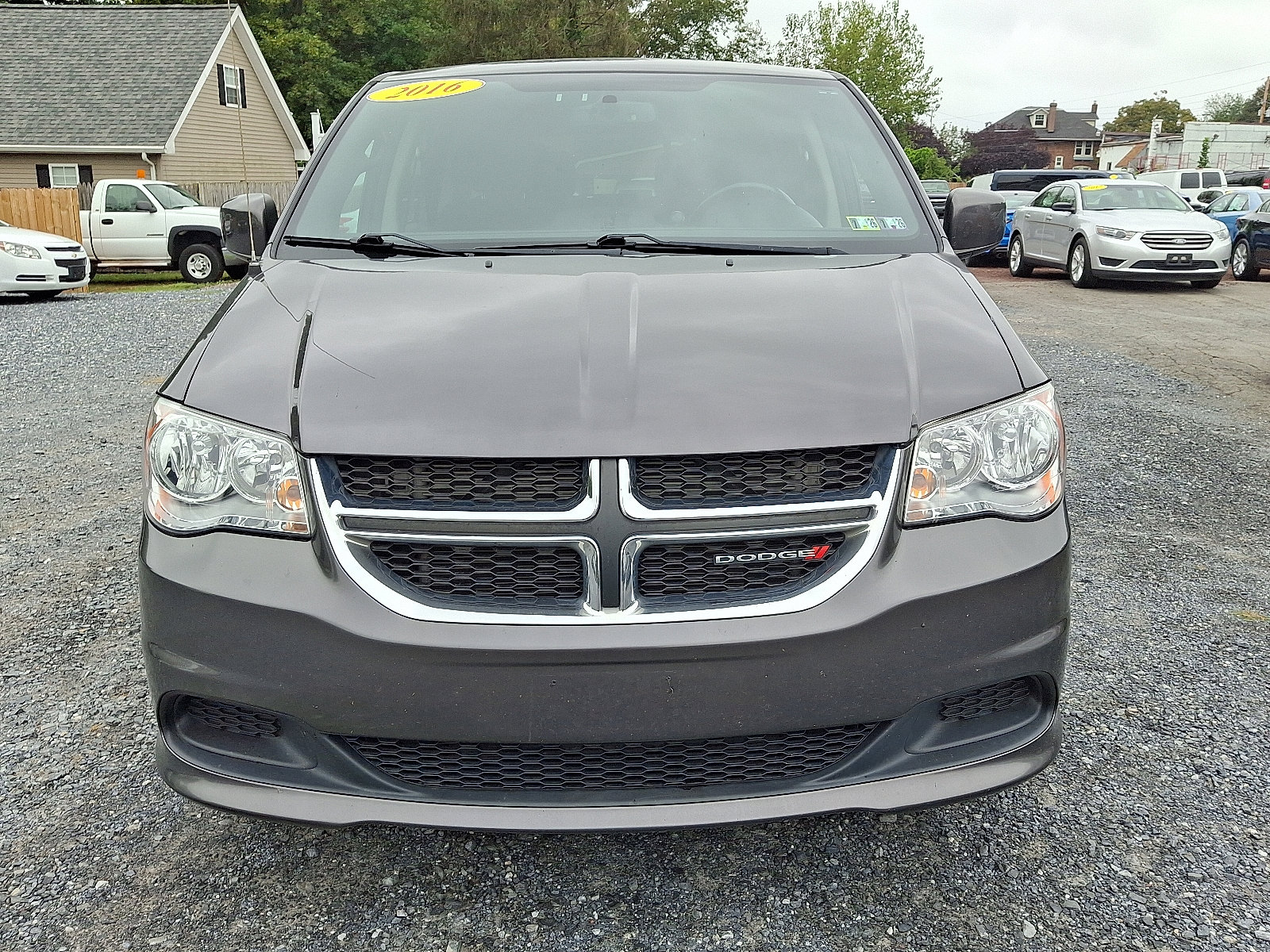 Used 2016 Dodge Grand Caravan SE image 2