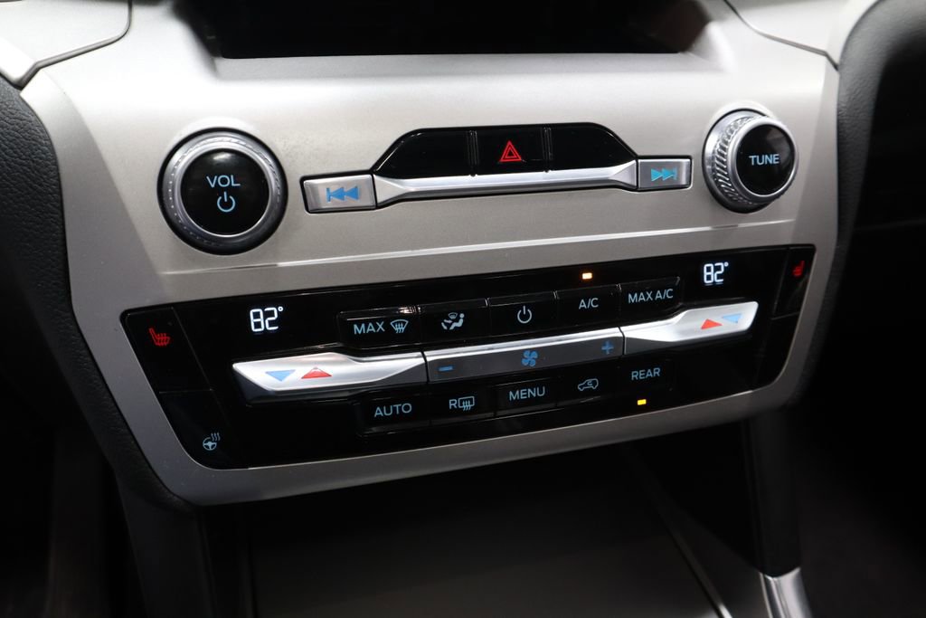 Certified 2020 Ford Explorer XLT w/ Equipment Group 202A image 33