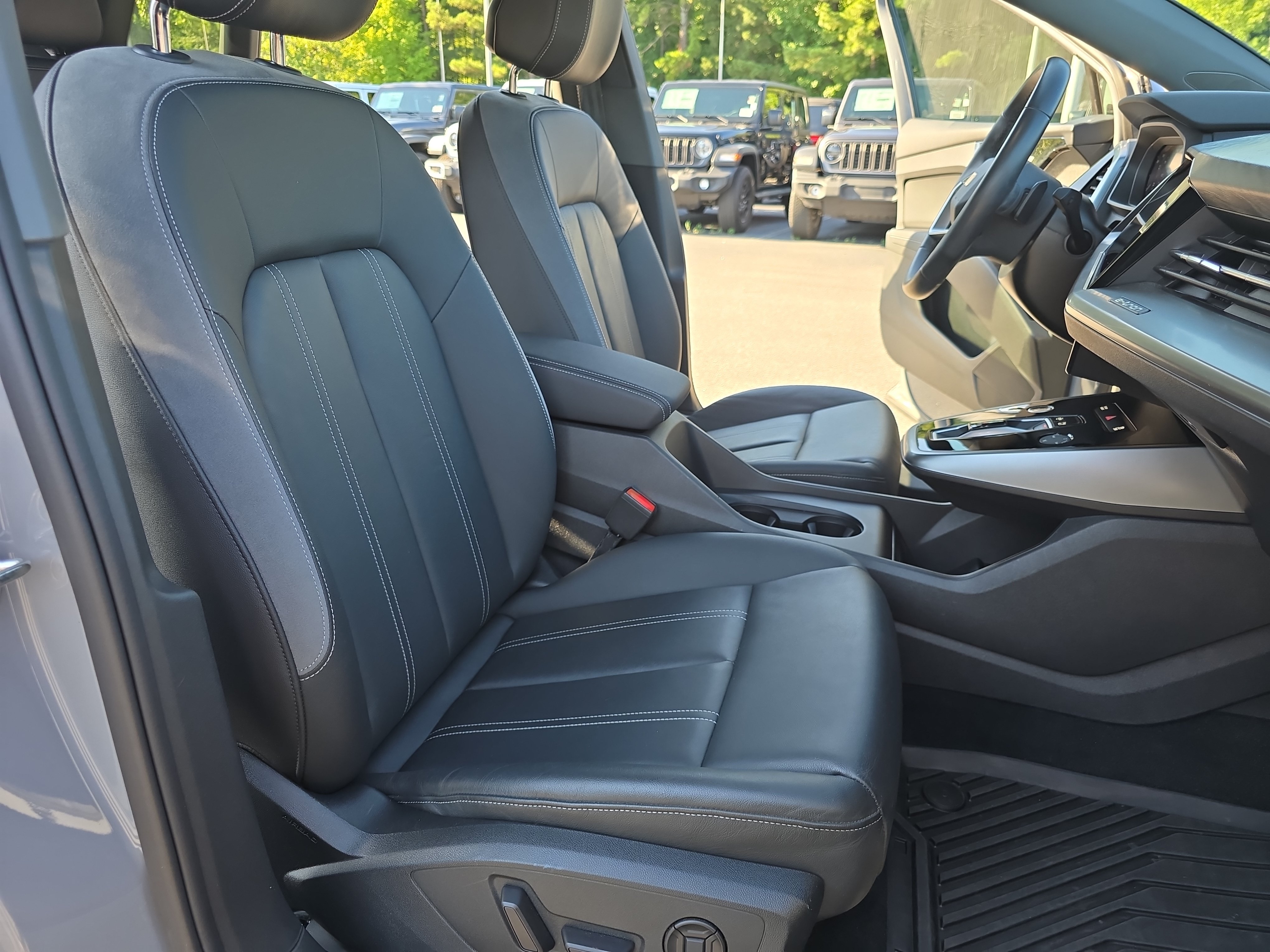 Used 2023 Audi Q4 e-tron Premium Plus w/ Premium Plus RWD image 10