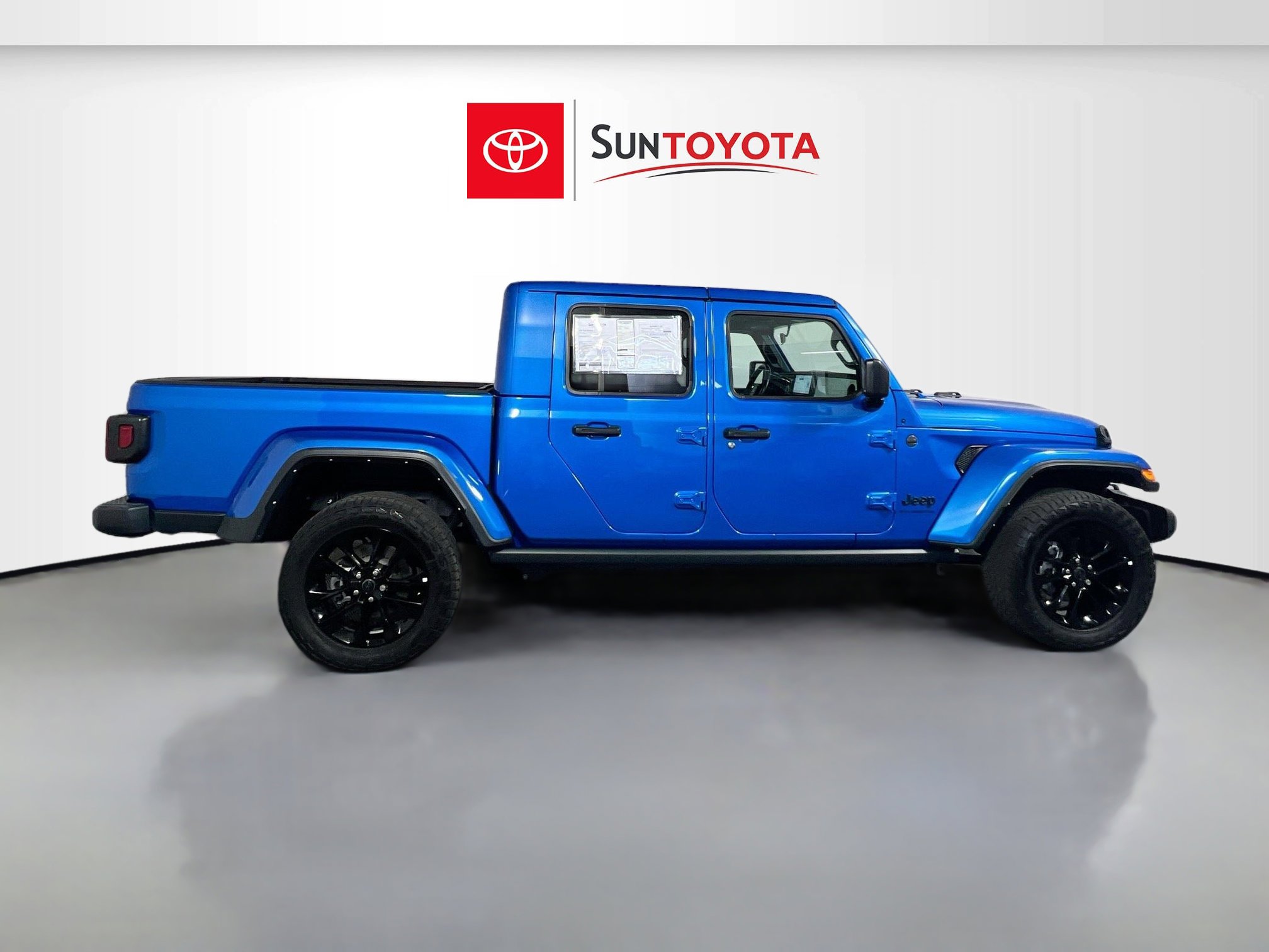 Used 2024 Jeep Gladiator Sport image 2