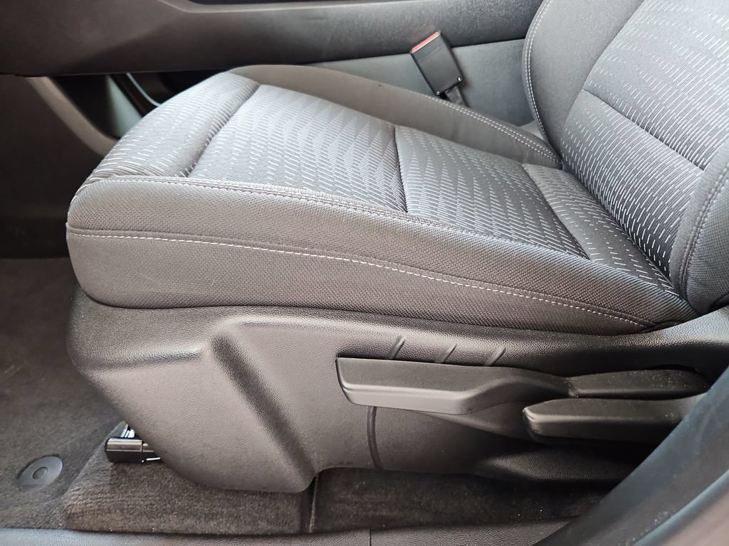 Used 2026 Chevrolet Equinox LT FWD image 25