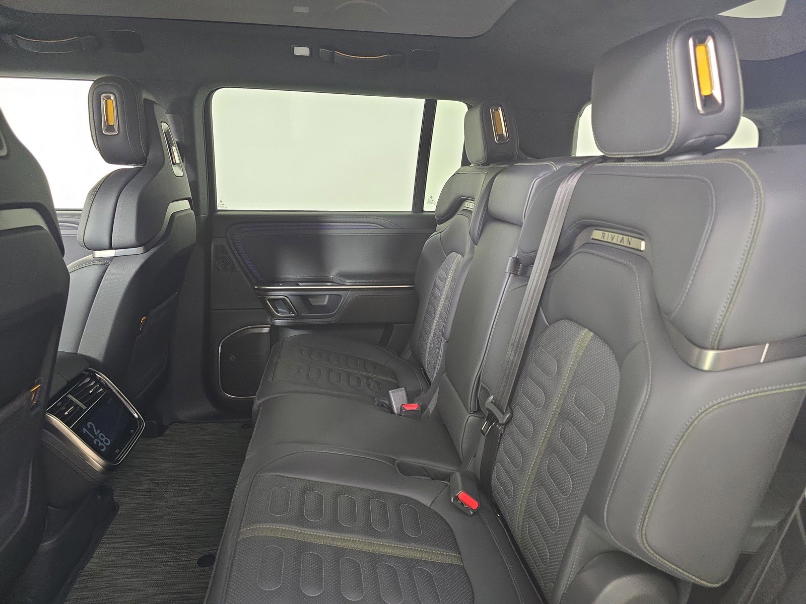 Used 2023 Rivian R1S Adventure image 21