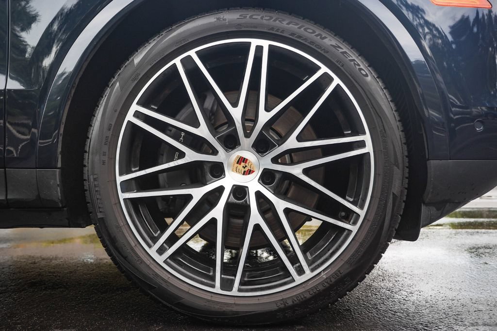 Used 2024 Porsche Cayenne Coupe AWD/4WD image 11