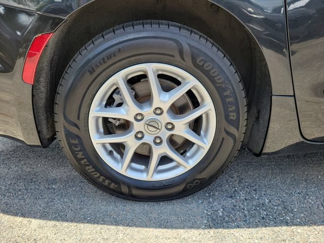 Used 2023 Chrysler Pacifica Touring-L FWD image 6