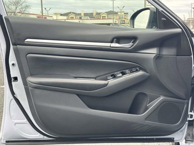 Used 2024 Nissan Altima 2.5 SR w/ SR Premium Package image 13