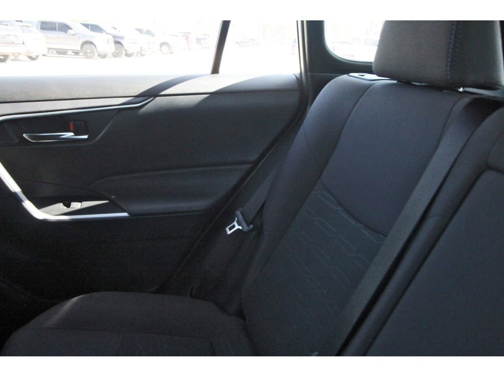 Used 2022 Toyota RAV4 SE image 14