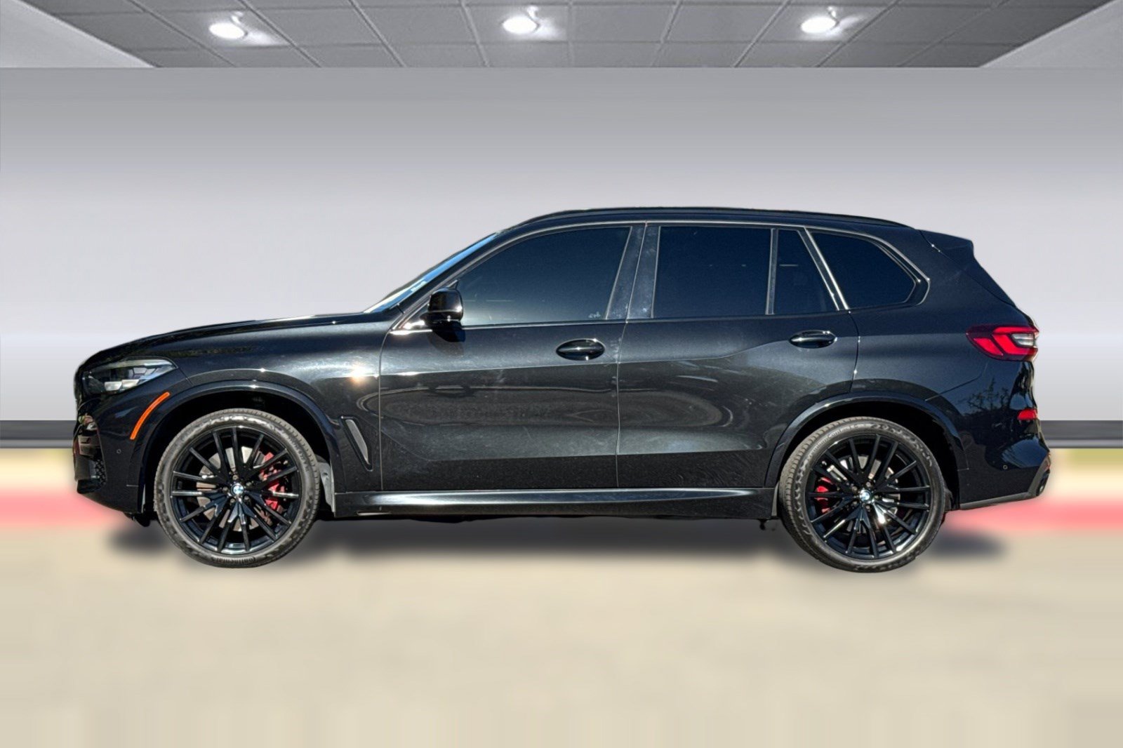 Used 2021 BMW X5 M50i AWD/4WD image 2