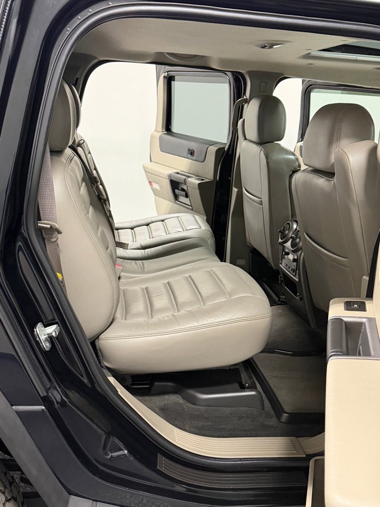 Used 2004 HUMMER H2 w/ Preferred Equipment Group image 10