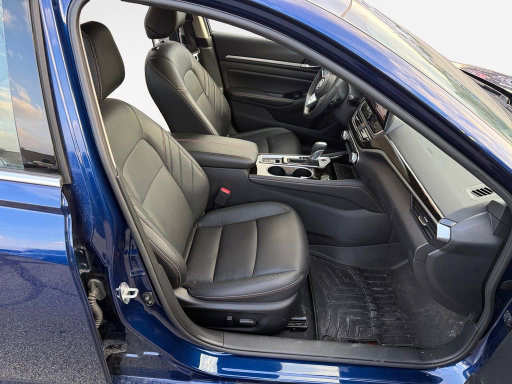 Used 2024 Nissan Altima 2.5 SR w/ SR Premium Package image 26