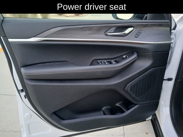 New 2025 Jeep Grand Cherokee Limited image 12