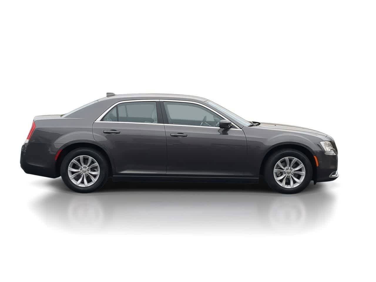 Used 2023 Chrysler 300 Touring w/ Safetytec Plus Group RWD image 9
