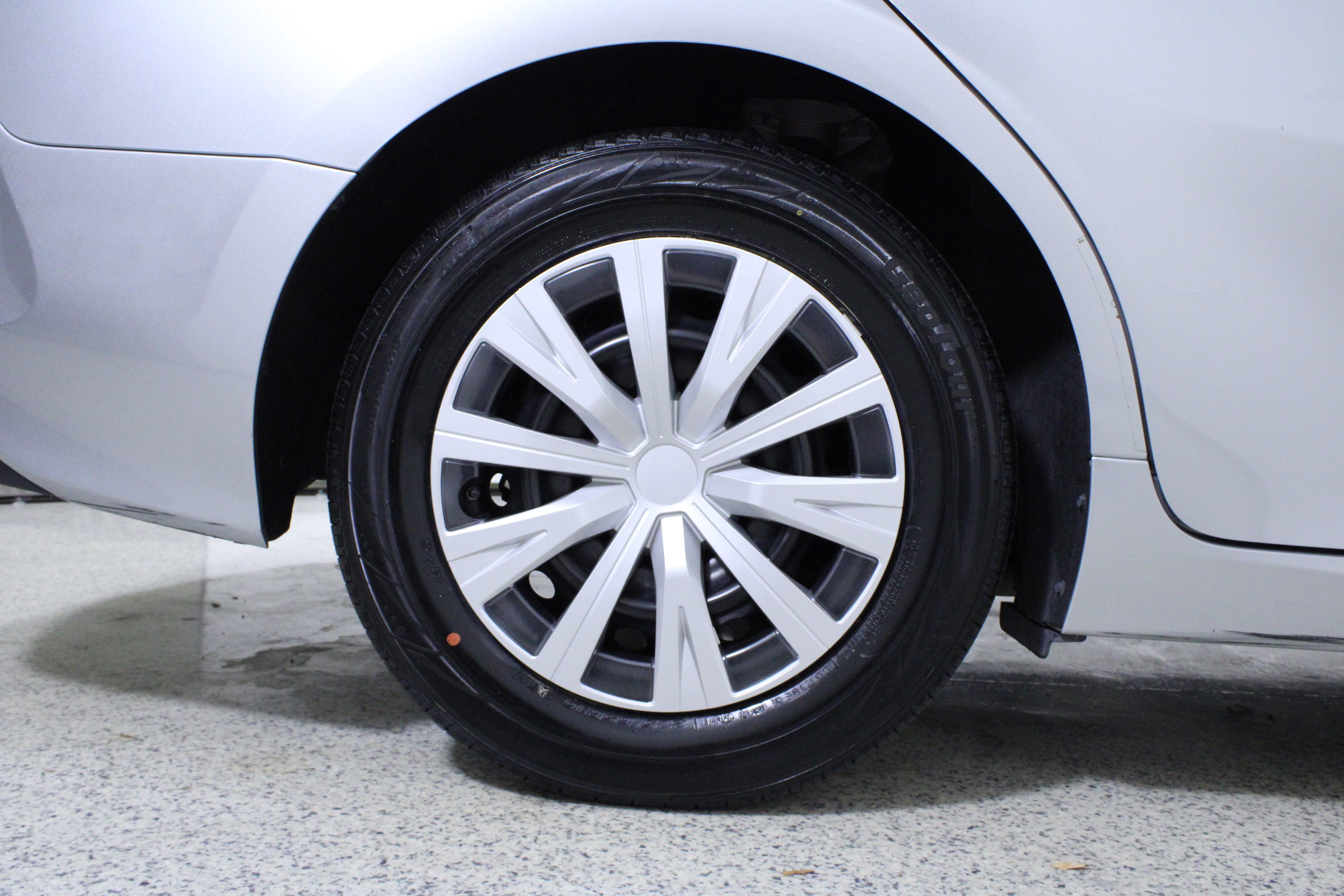 Used 2022 Toyota Camry LE image 8