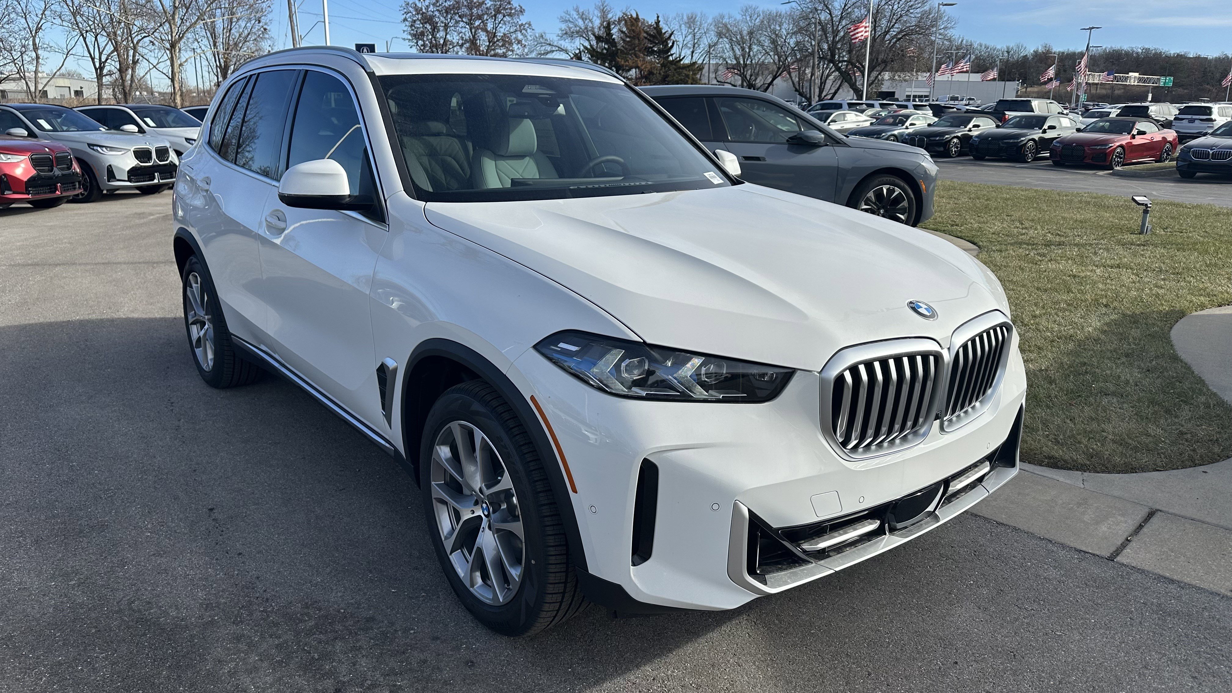 Used 2026 BMW X5 xDrive40i w/ Premium Package AWD/4WD image 2
