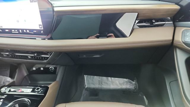 Used 2025 Audi A6 e-tron Premium w/ Convenience Package image 36