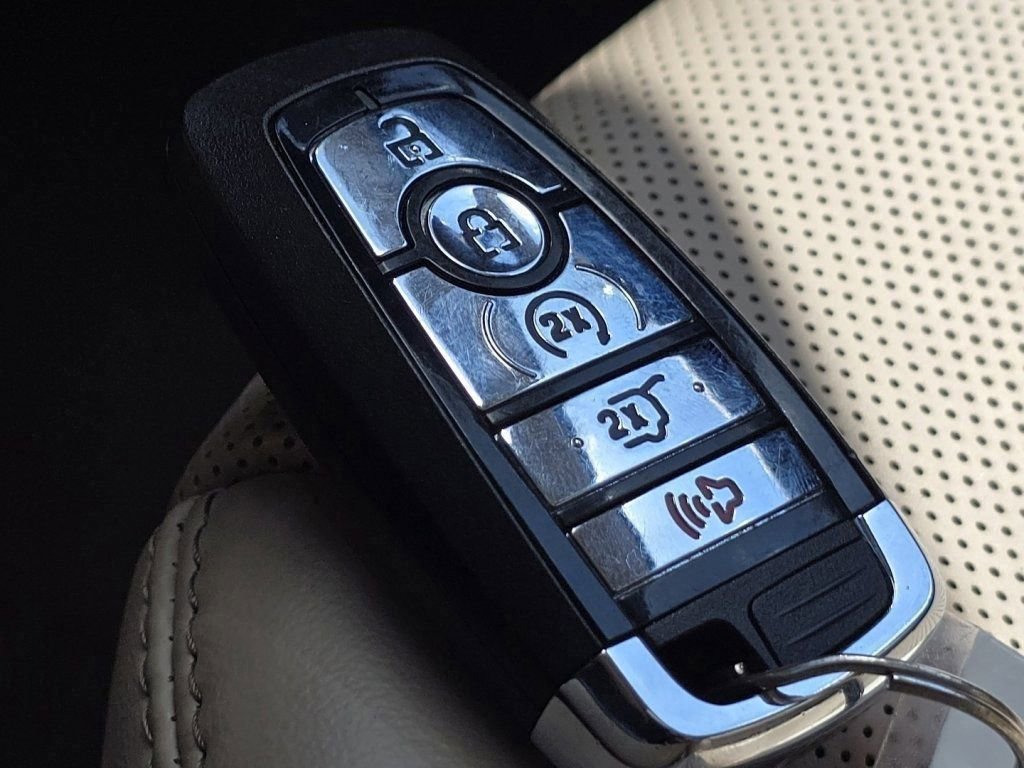 Used 2023 Lincoln Nautilus Reserve w/ Cargo Utility Package AWD/4WD image 40