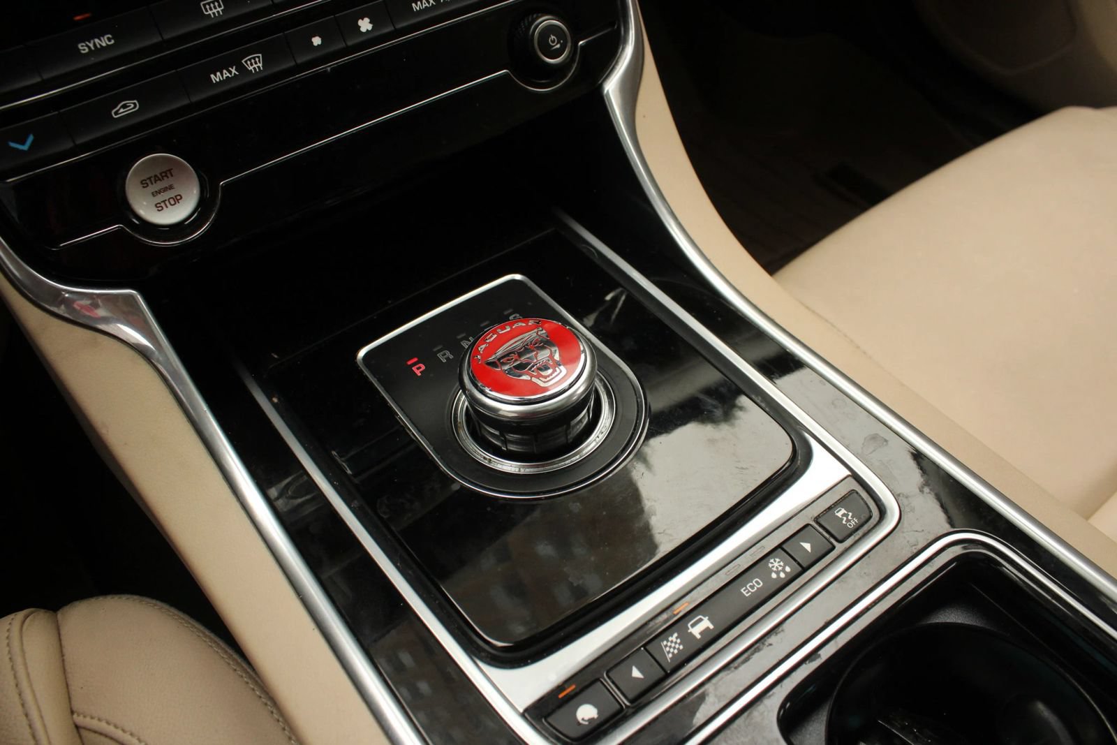 Used 2017 Jaguar XF Premium RWD image 33