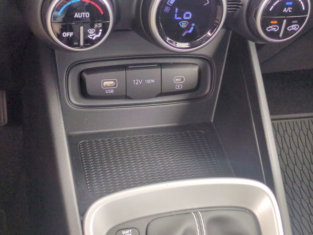 Used 2025 Hyundai Venue SEL FWD image 14