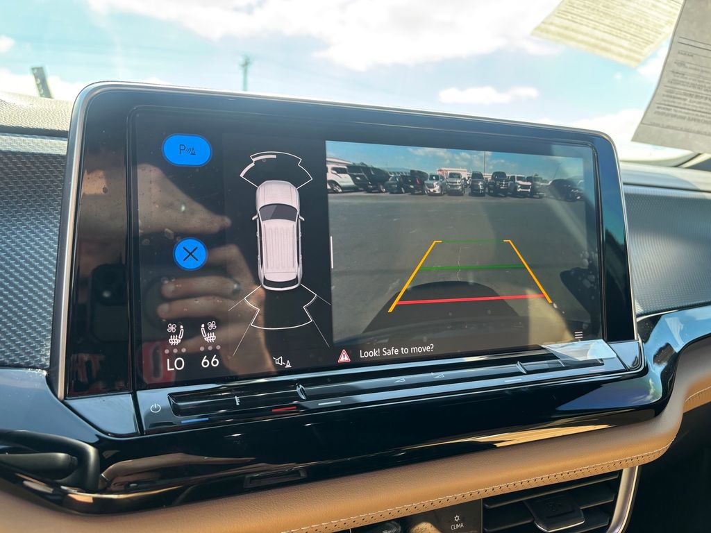 Used 2024 Volkswagen Atlas Cross Sport SEL R-Line image 22