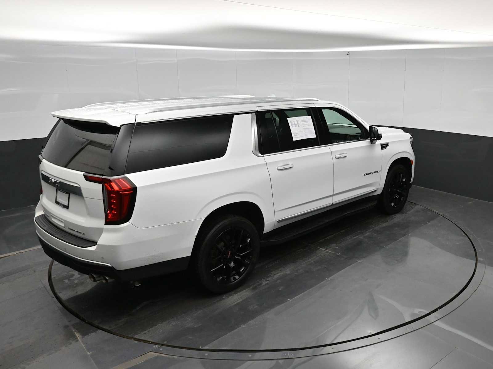 Used 2022 GMC Yukon XL Denali AWD/4WD image 30