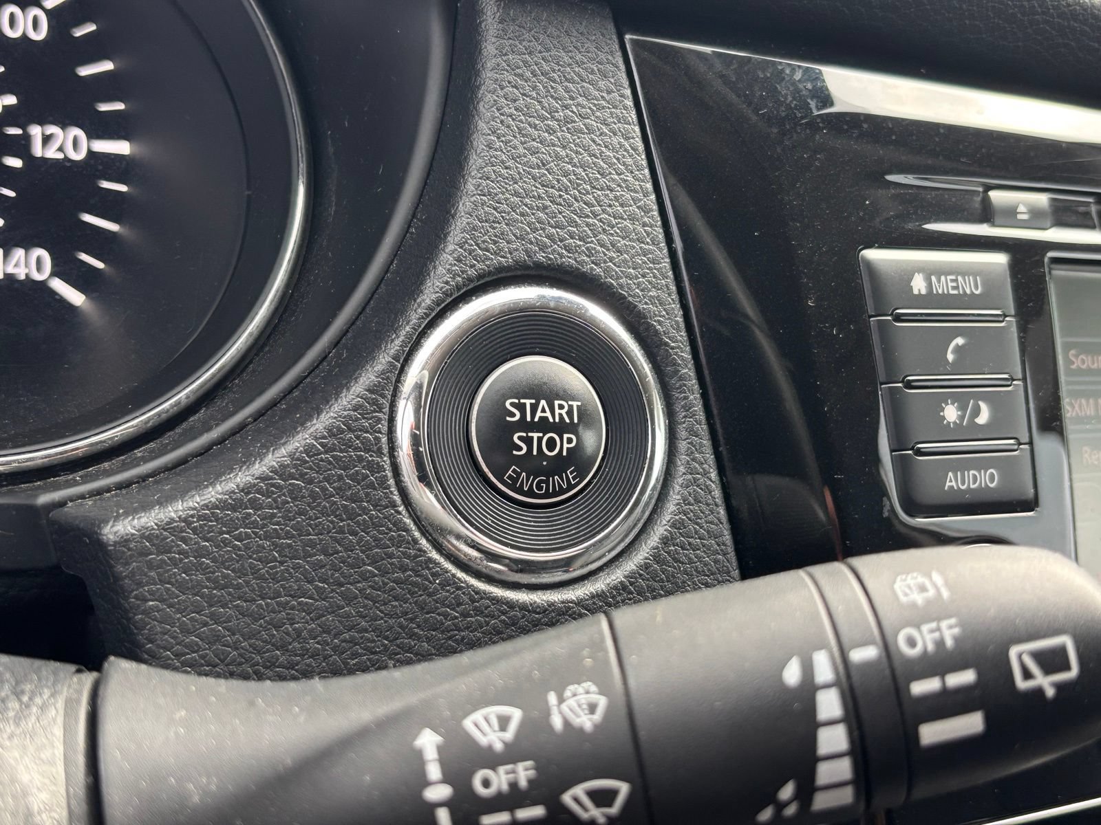 Used 2020 Nissan Rogue SV FWD image 24