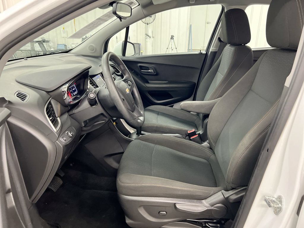 Used 2020 Chevrolet Trax LS FWD image 19