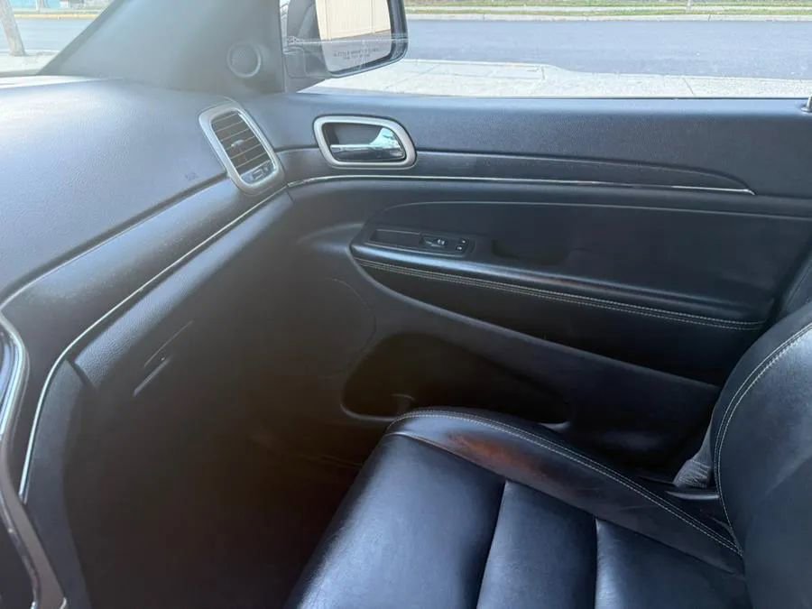 Used 2016 Jeep Grand Cherokee Limited image 20