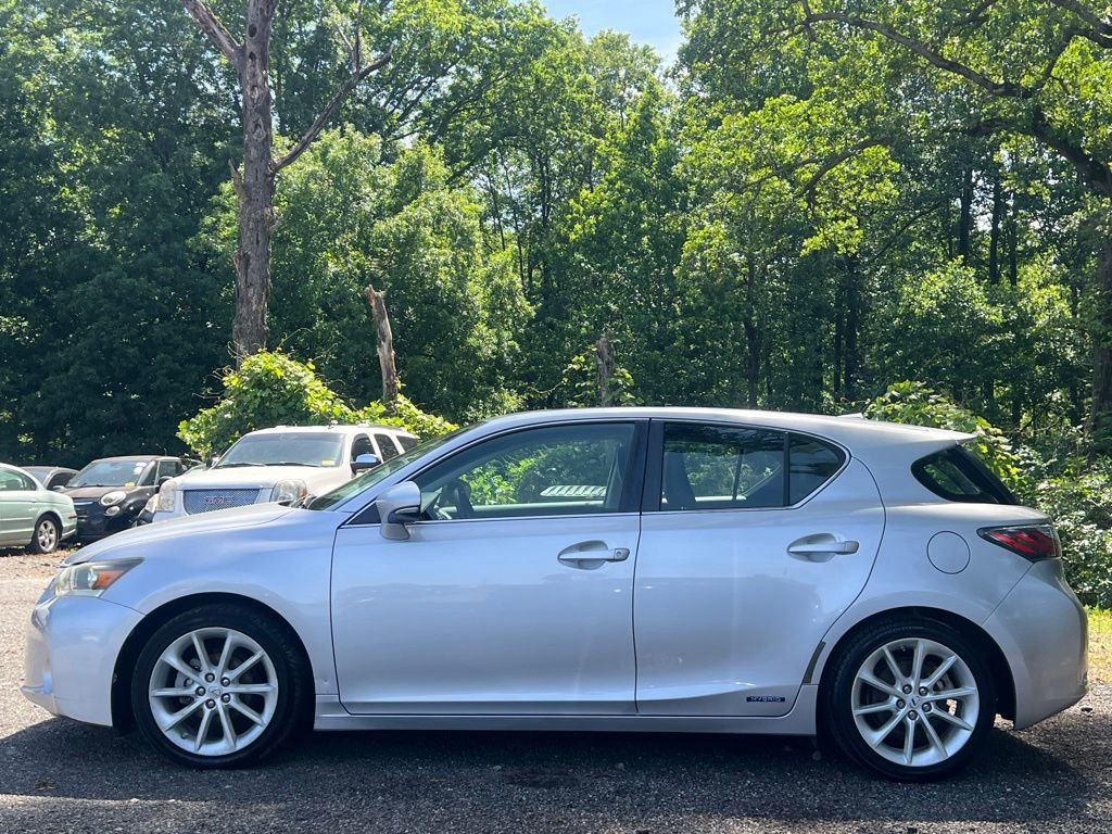 Used 2011 Lexus CT 200h Premium w/ Premium Audio Pkg FWD image 2