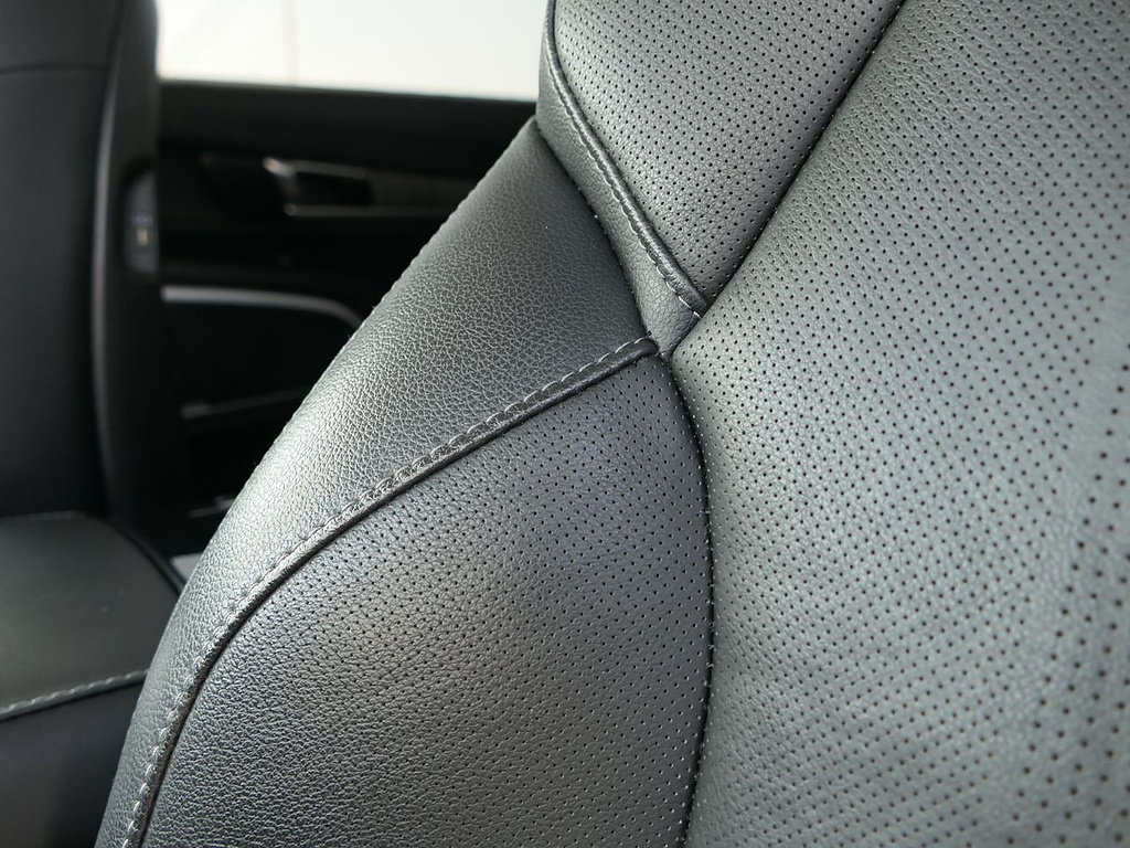 Used 2024 Kia Telluride EX w/ EX Captain's Chair Package FWD image 13