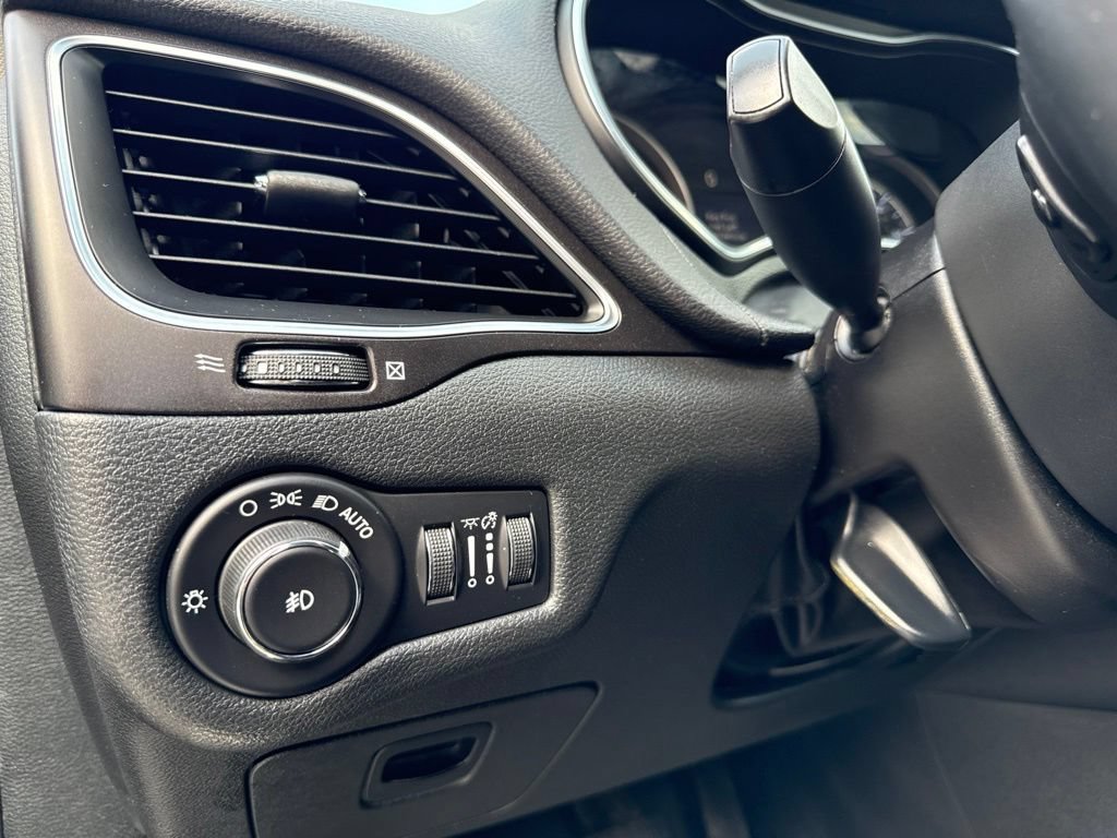 Used 2019 Jeep Cherokee Trailhawk w/ Cold Weather Group AWD/4WD image 27
