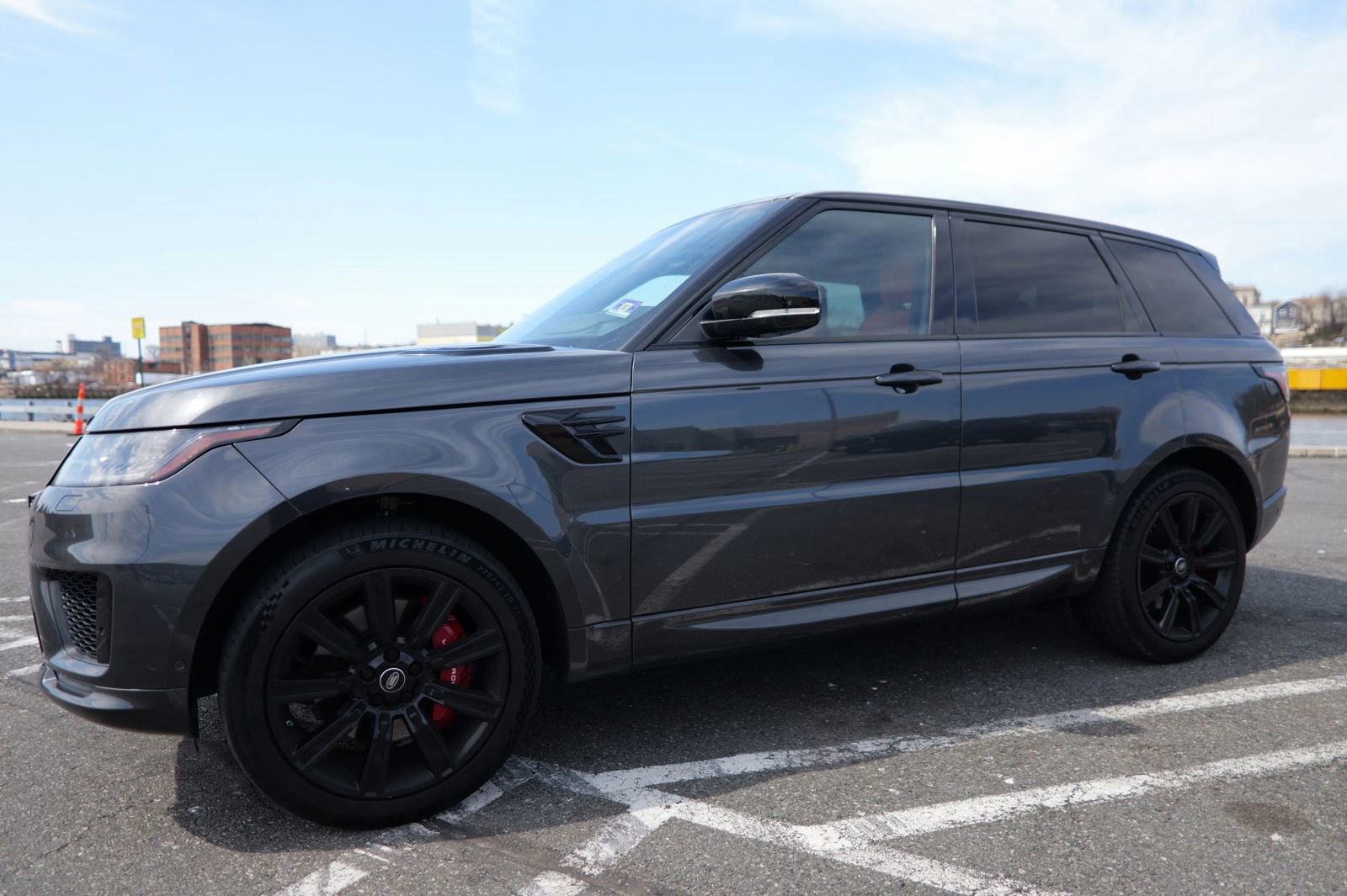 Used 2019 Land Rover Range Rover Sport HST AWD/4WD image 4