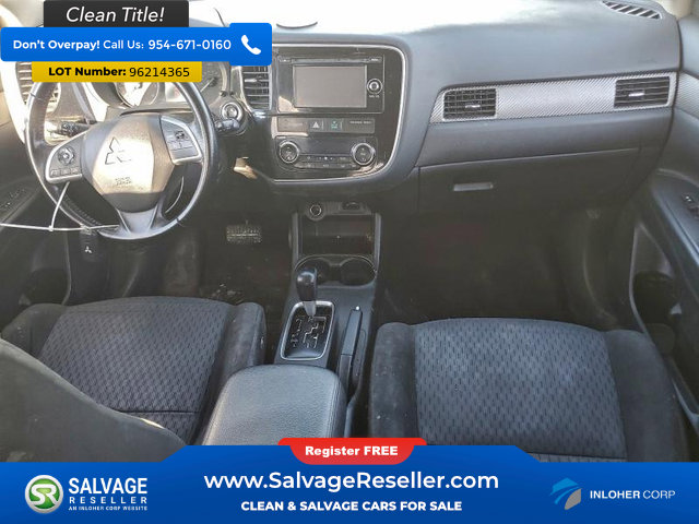 Used 2014 Mitsubishi Outlander SE image 11