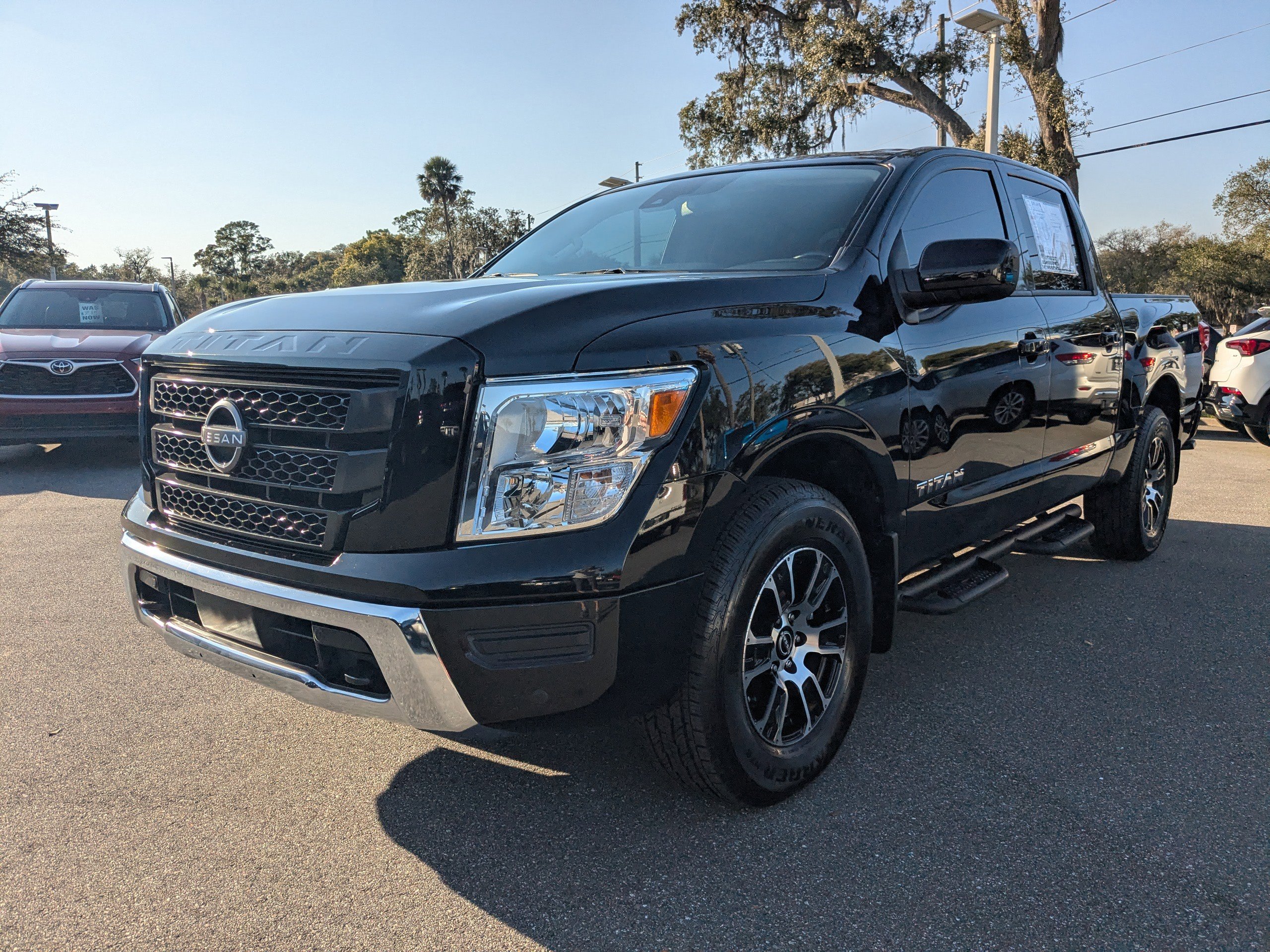 Used 2023 Nissan Titan SV w/ SV Convenience Package image 8