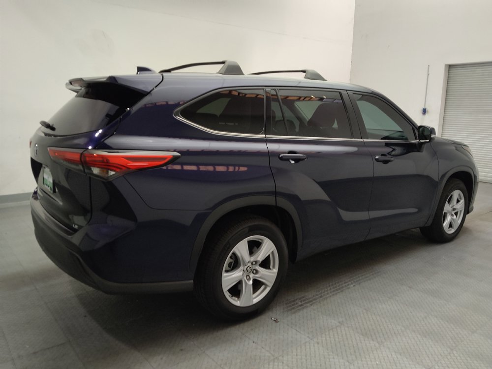 Used 2021 Toyota Highlander LE FWD image 9