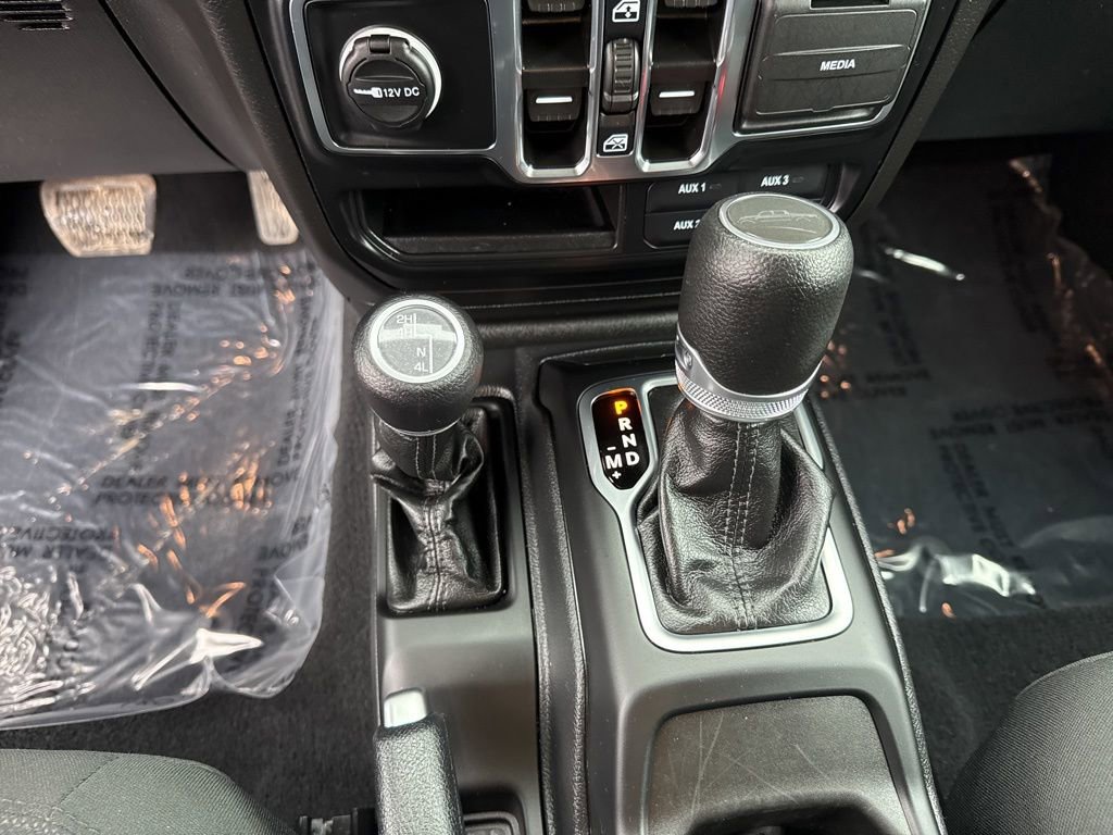 Certified 2023 Jeep Gladiator Willys image 15