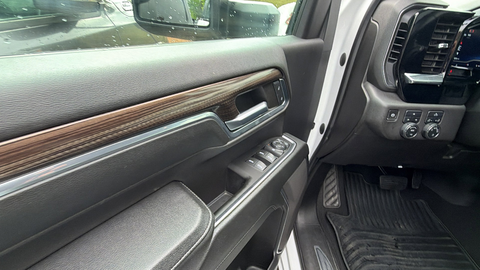 Used 2024 Chevrolet Silverado 2500 LT AWD/4WD image 16