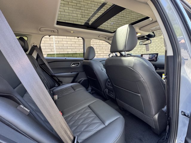 New 2026 Nissan Rogue Platinum w/ Platinum Premium Package AWD/4WD image 13