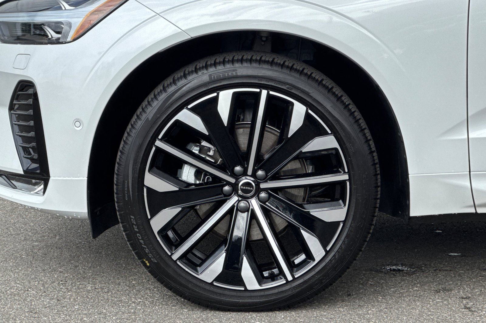 Used 2026 Volvo XC60 B5 Ultra w/ Protection Package Premier image 33