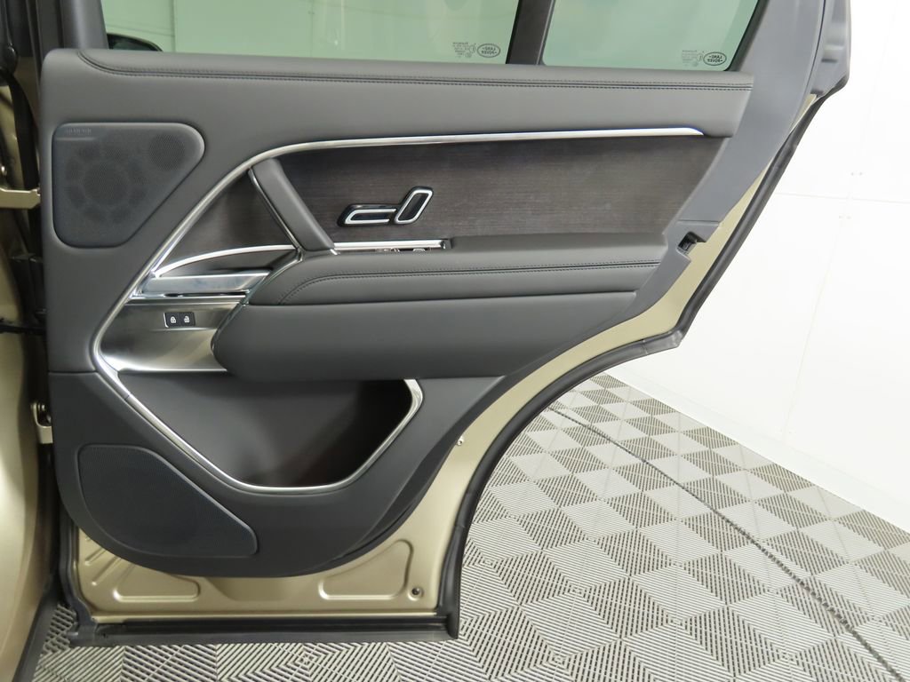 New 2025 Land Rover Range Rover SE image 28