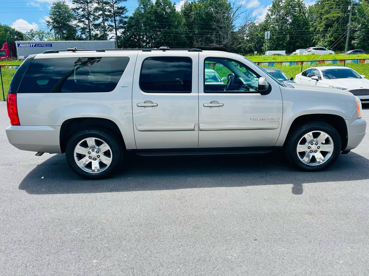 Used 2009 GMC Yukon XL SLT RWD image 6