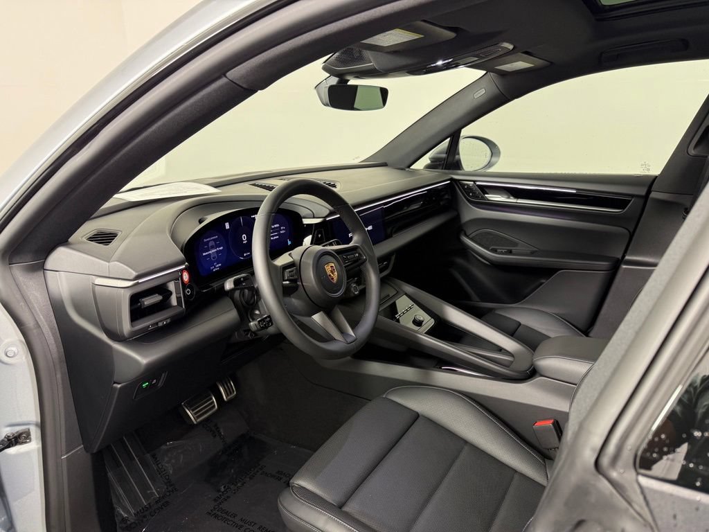 Certified 2025 Porsche Macan 4S Electric AWD/4WD image 4
