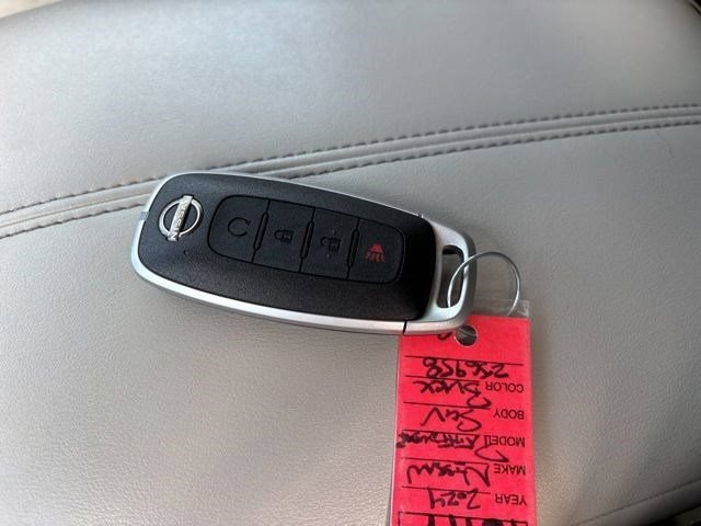 Used 2024 Nissan Pathfinder SV AWD/4WD image 46