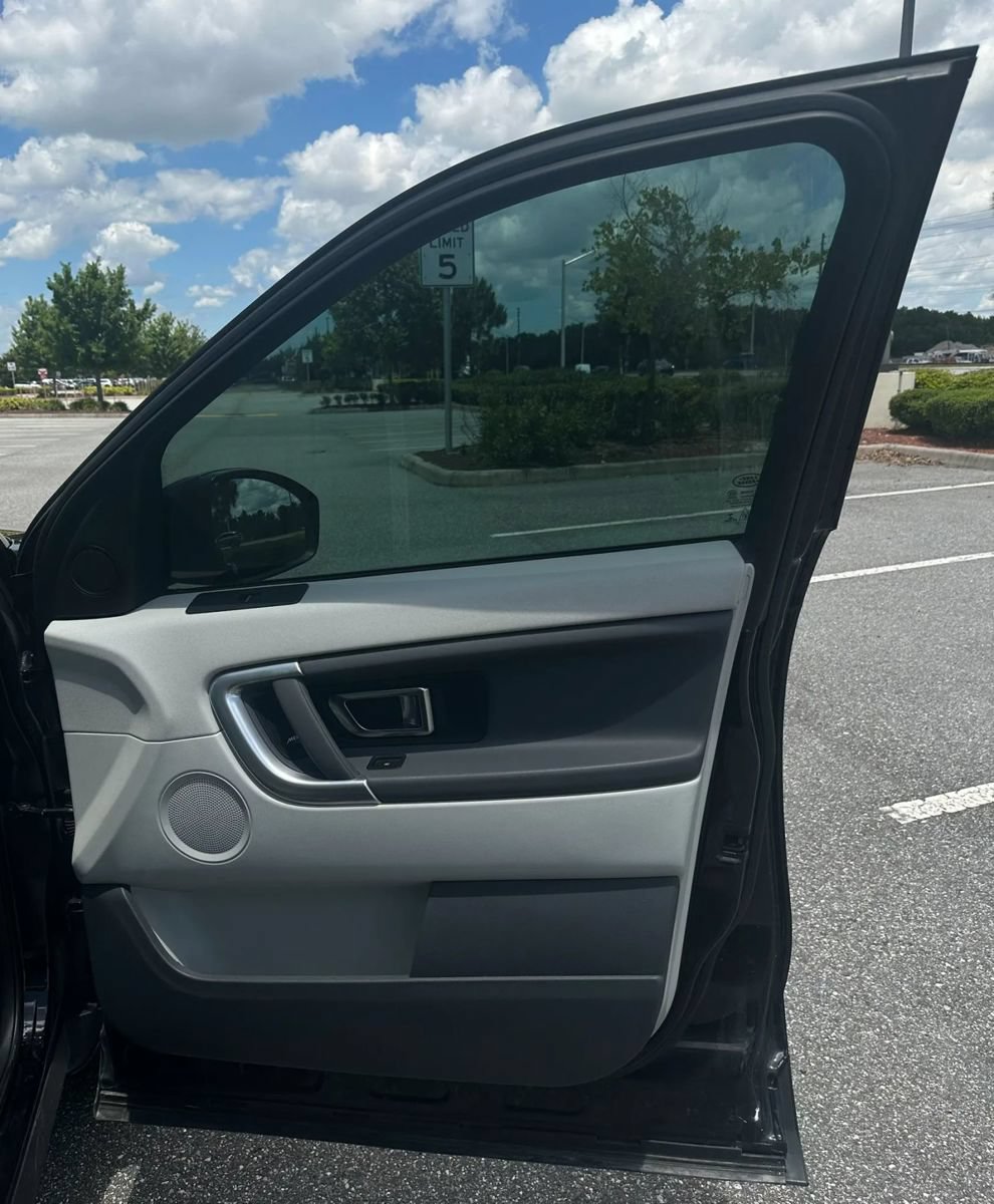 Used 2018 Land Rover Discovery Sport SE AWD/4WD image 12