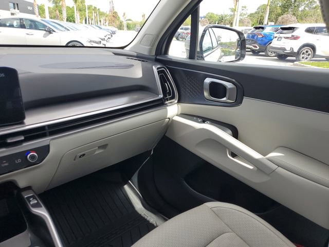 Certified 2025 Kia Sorento EX w/ Panoramic Sunroof Package image 10